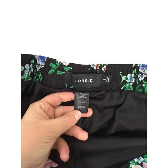 Torrid Black Floral Chiffon Pull On Pants Or Swim Cover Womens Plus Size 5 / 5XL - Picture 5 of 9
